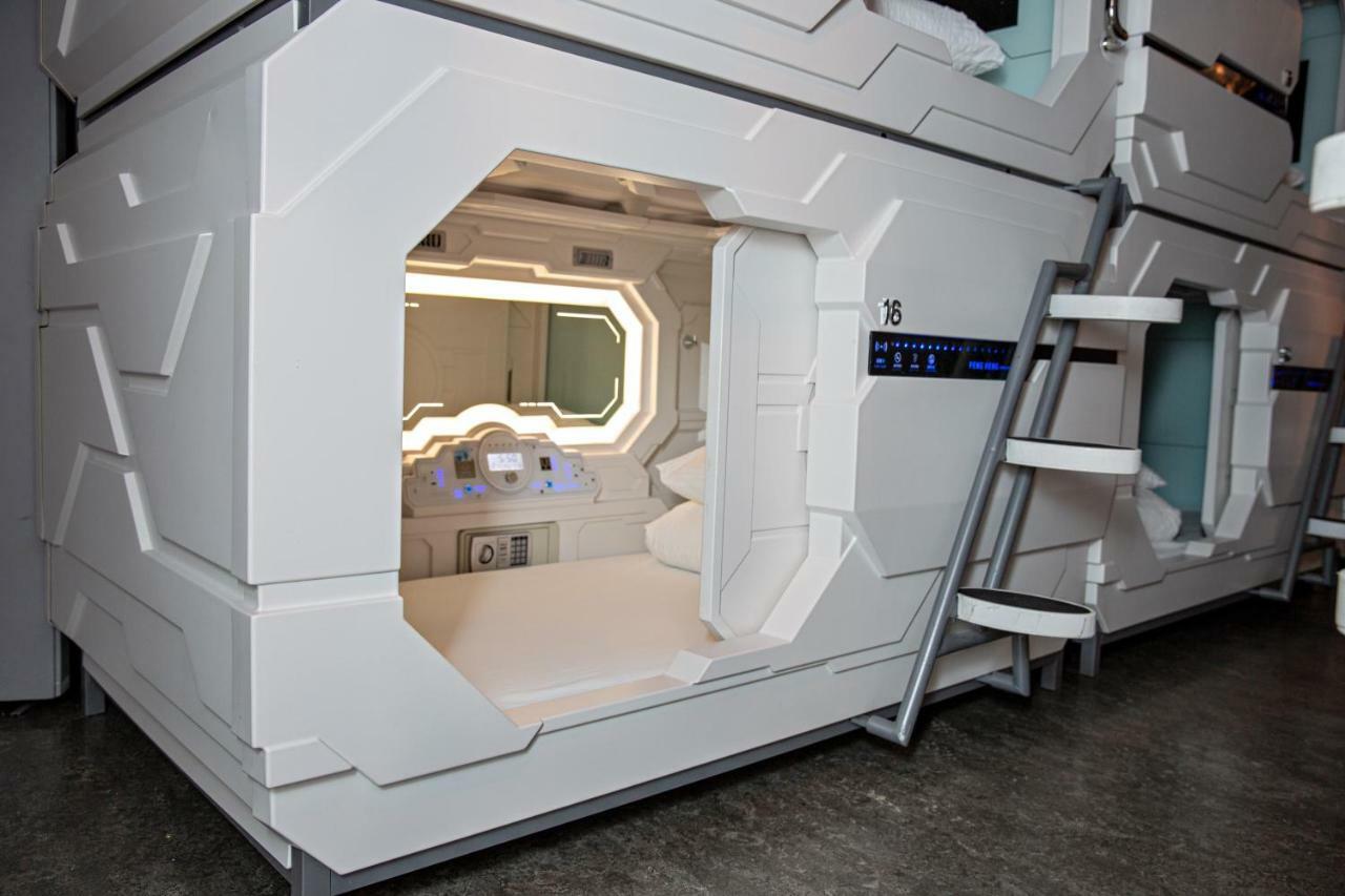 Puffin Nest Capsule Hostel ヴェストマン諸島 エクステリア 写真