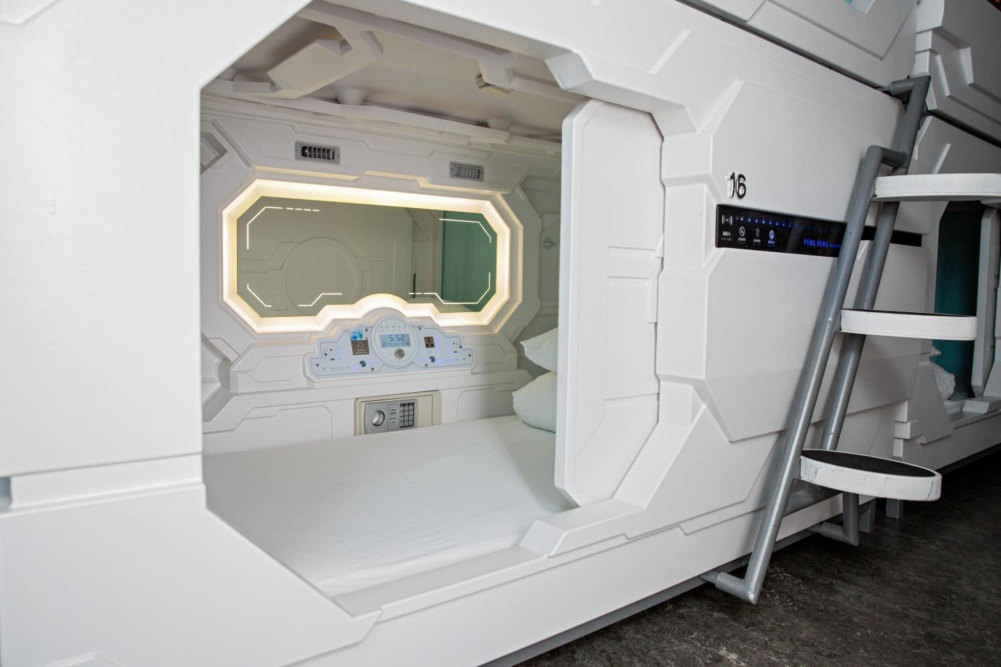 Puffin Nest Capsule Hostel ヴェストマン諸島 エクステリア 写真